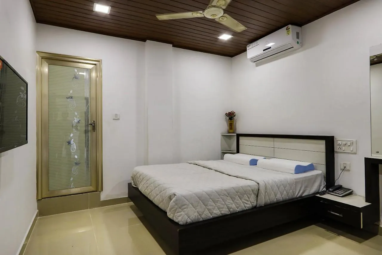 מלון Kochi Spot On 48916 Kpm Tourist Home